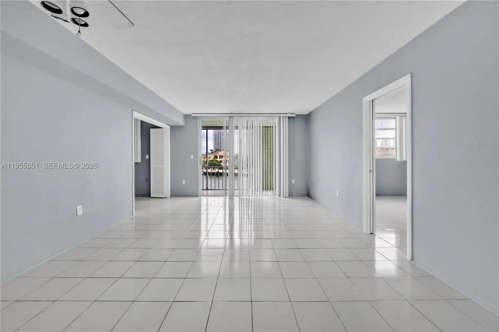 3030 Marcos Dr, Aventura FL 33160 photo 2