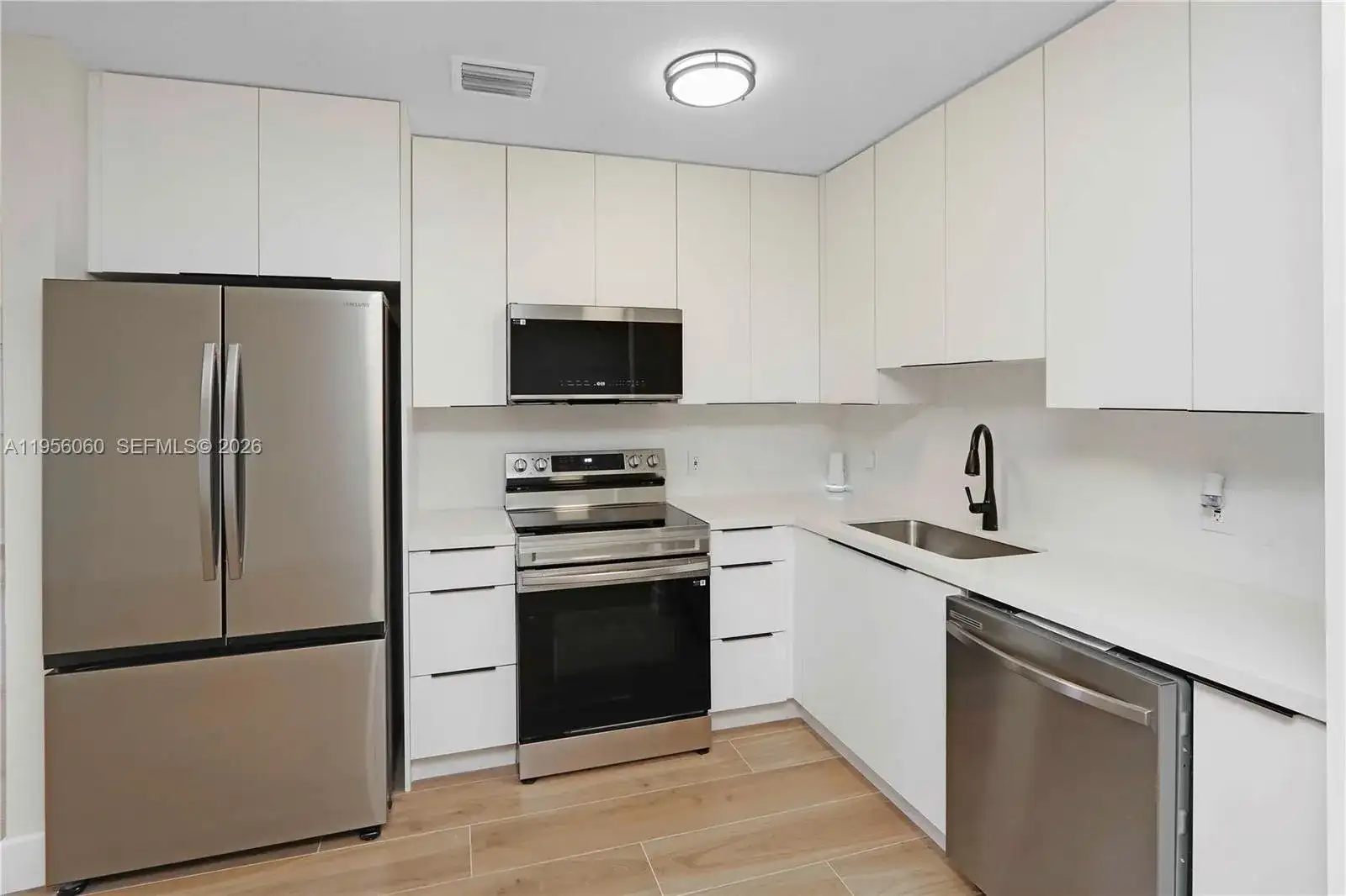 990 NE 159th St, North Miami Beach FL 33162 photo 3