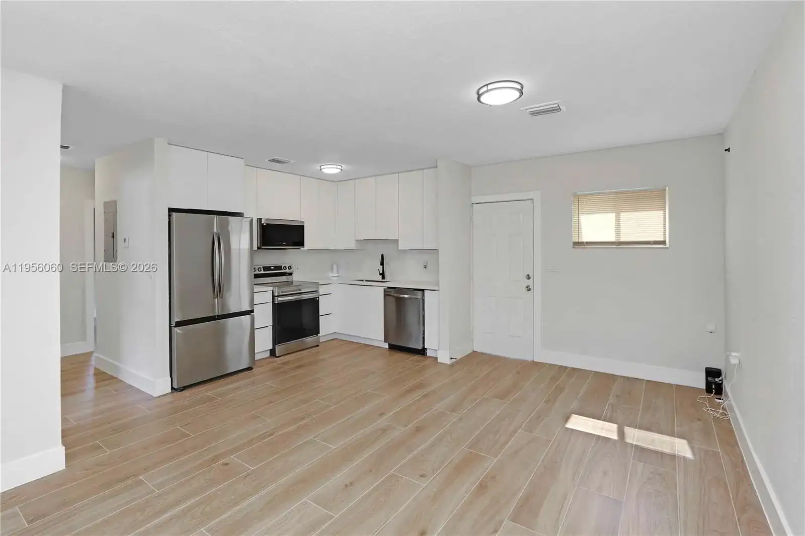 990 NE 159th St, North Miami Beach FL 33162 photo 5