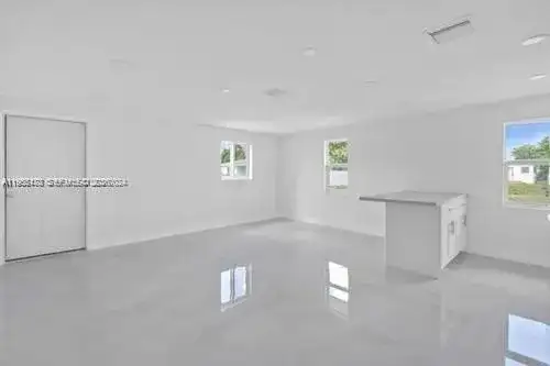 655 SW 5th St, Homestead FL 33030 photo 4