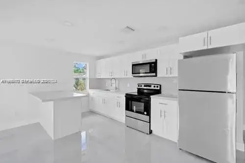 655 SW 5th St, Homestead FL 33030 photo 5