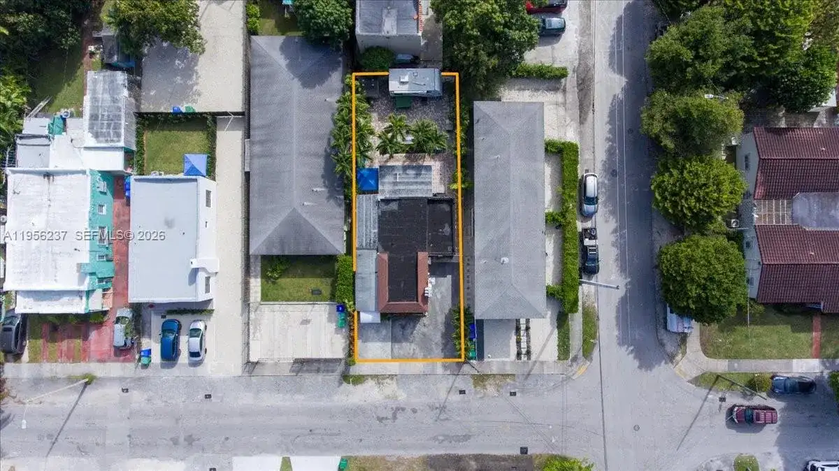 3554 SW 26th St, Miami FL 33133 photo 4