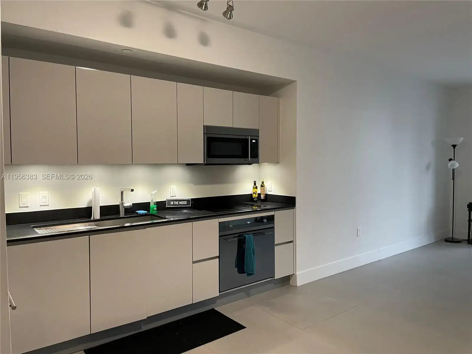 1010 Brickell Ave # 3708, Miami FL 33131 photo 2