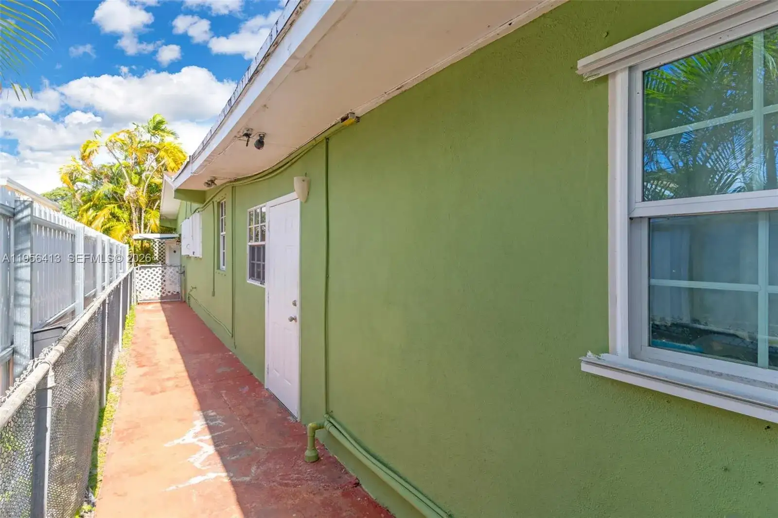 5574 SW 3rd St, Miami FL 33134 photo 4