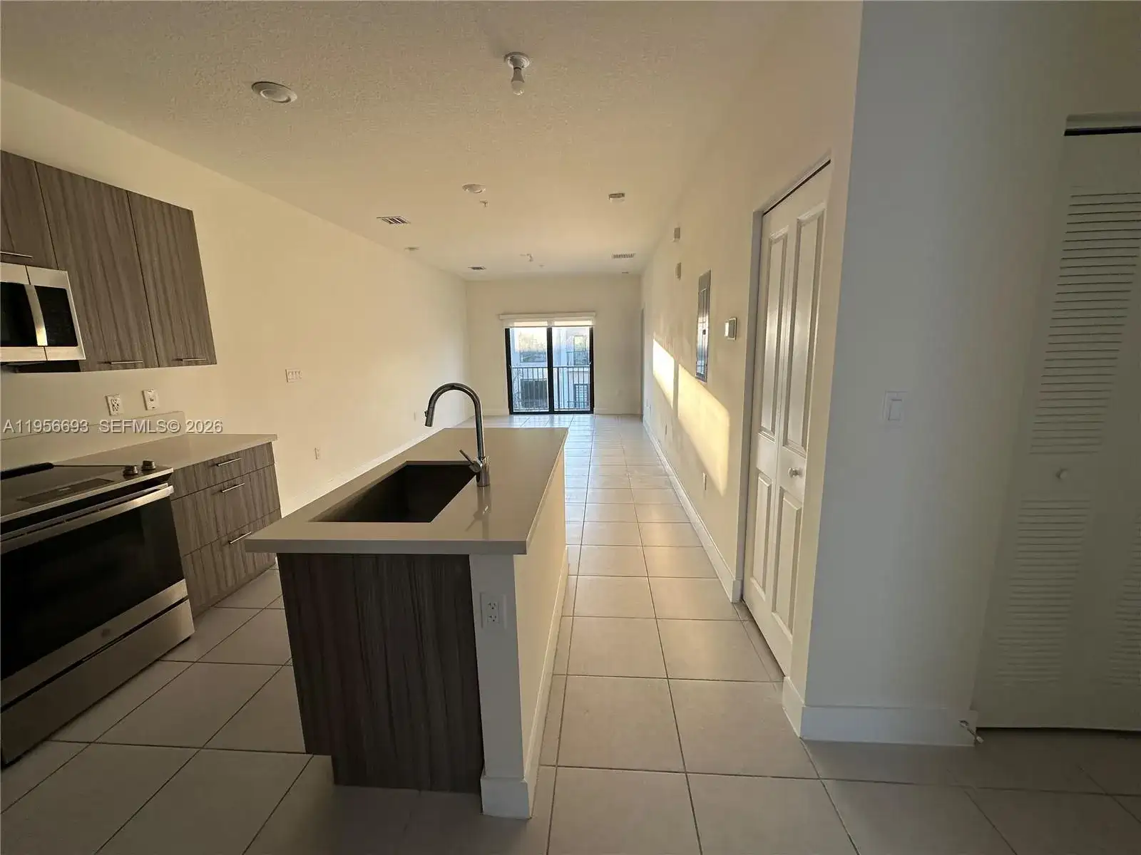 8265 NW 41 st # 402, Doral FL 33166 photo 5