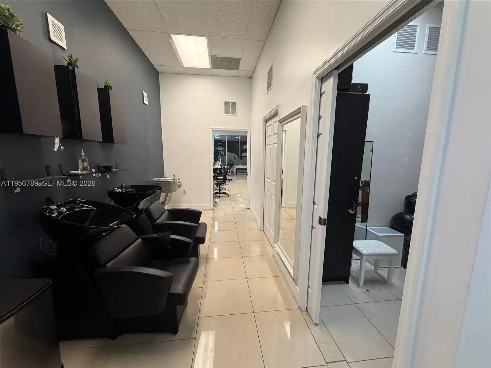 18505 NW 75th Pl, Hialeah FL 33015 photo 4
