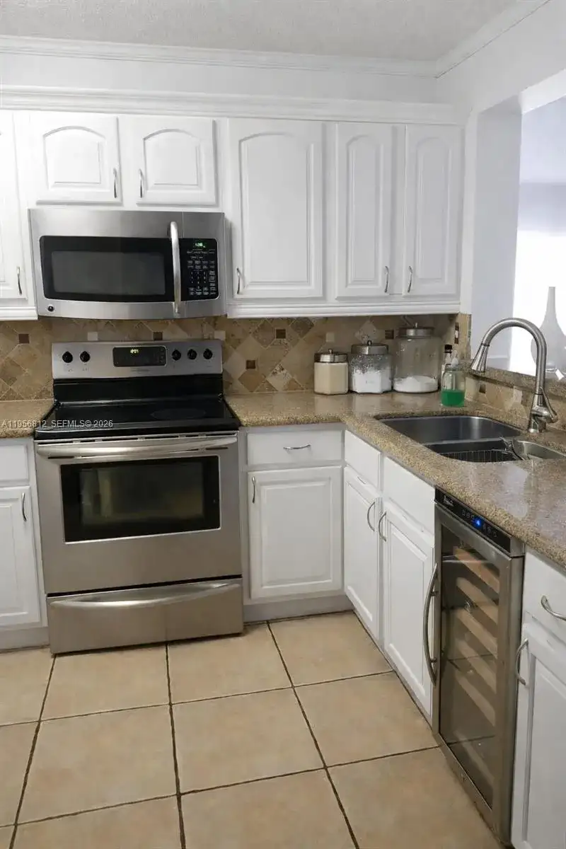 15761 SW 137 ave # 202, Miami FL 33177 photo 2