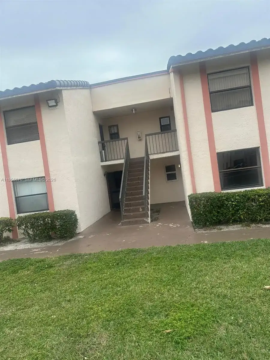 855 NE 209th St # 34, Miami FL 33179 photo 2