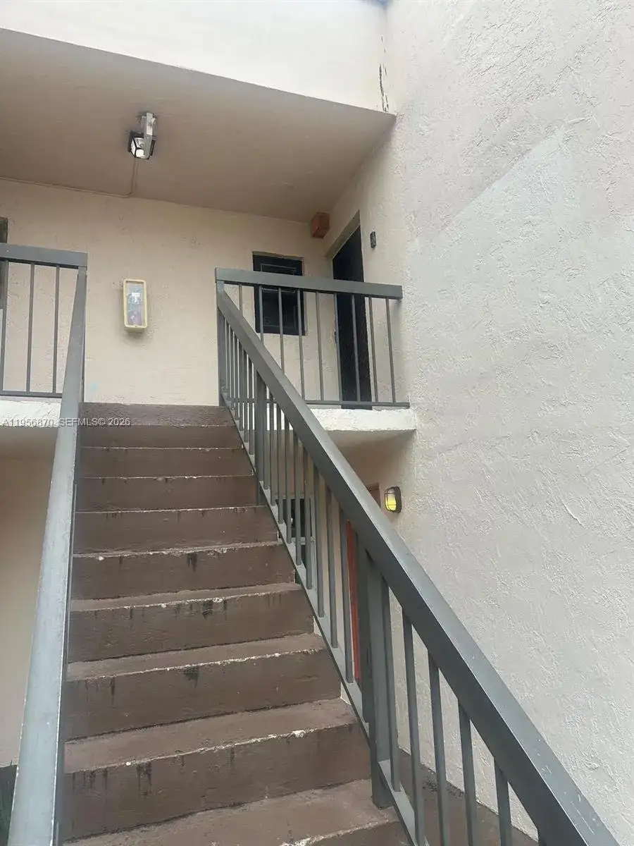 855 NE 209th St # 34, Miami FL 33179 photo 3
