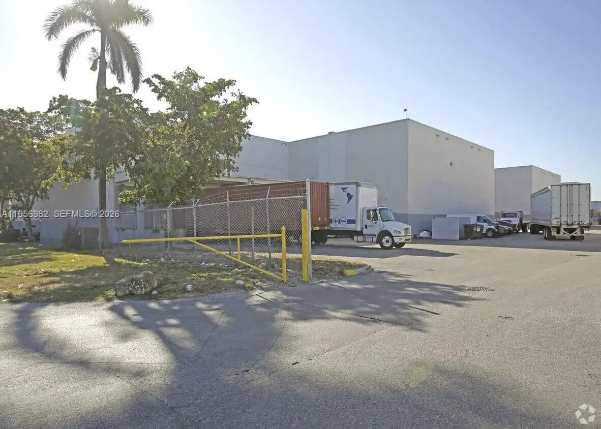 3560 NW 72nd Ave, Miami FL 33122 photo 3