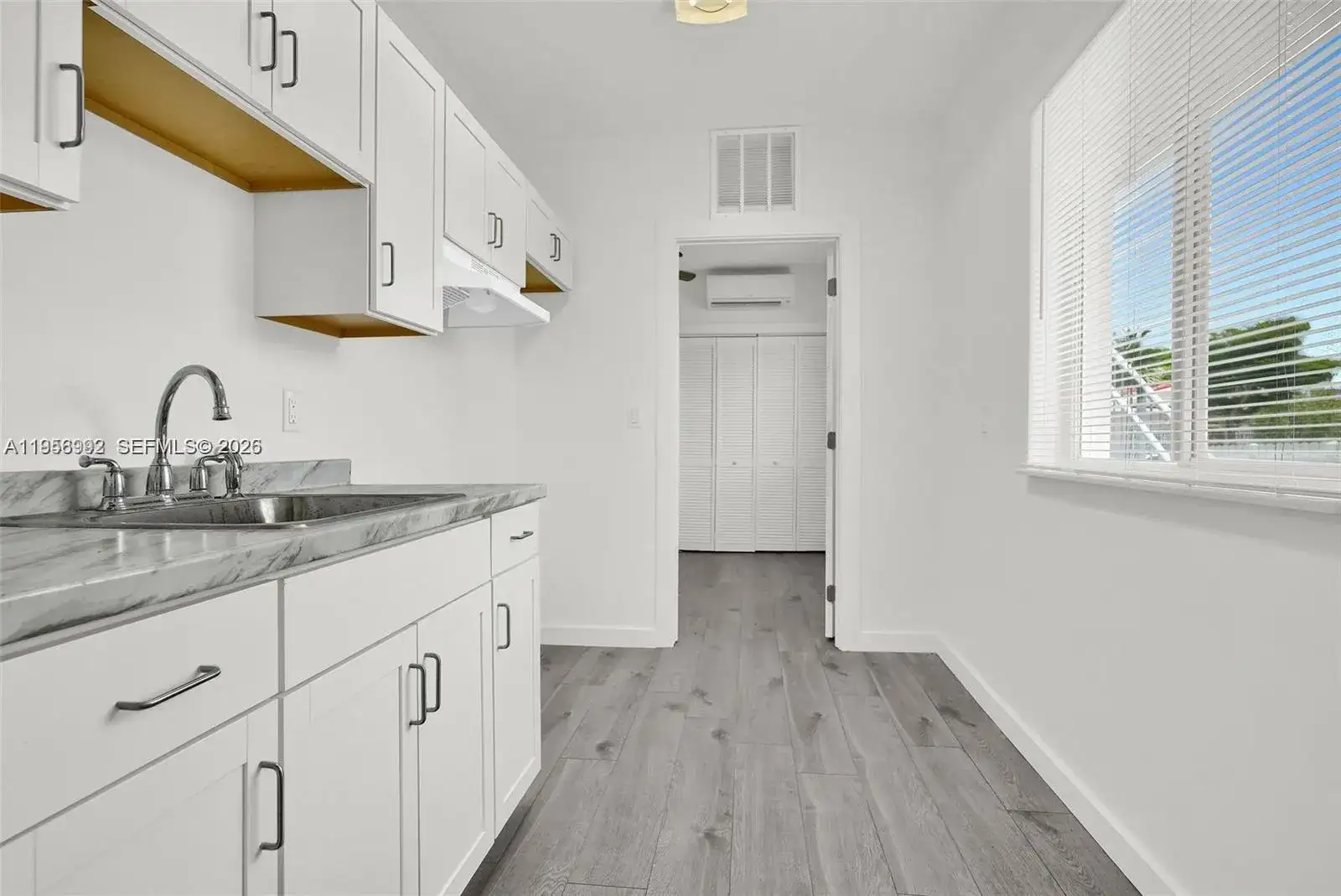 600 NW 25th Ct, Miami FL 33125 photo 4