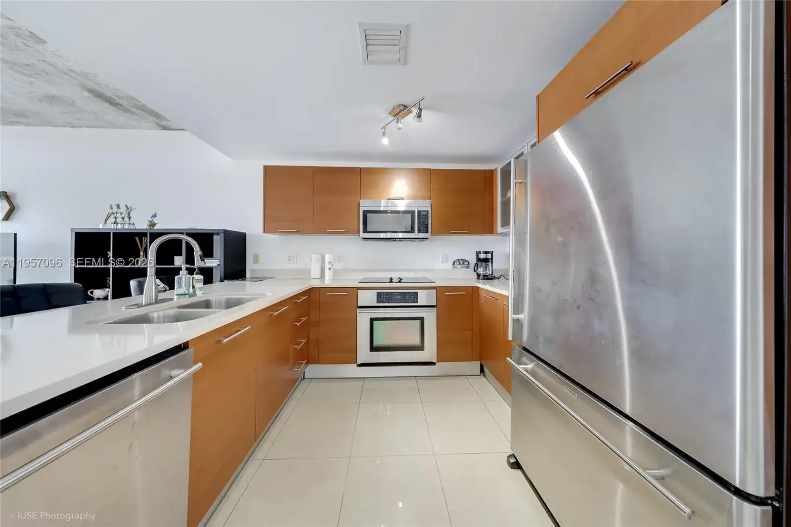 3250 NE 1st Ave # 811, Miami FL 33137 photo 2