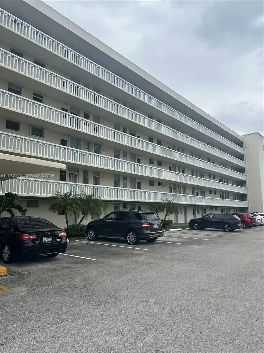 2855 Leonard Dr # H411, Aventura FL 33160 photo 2