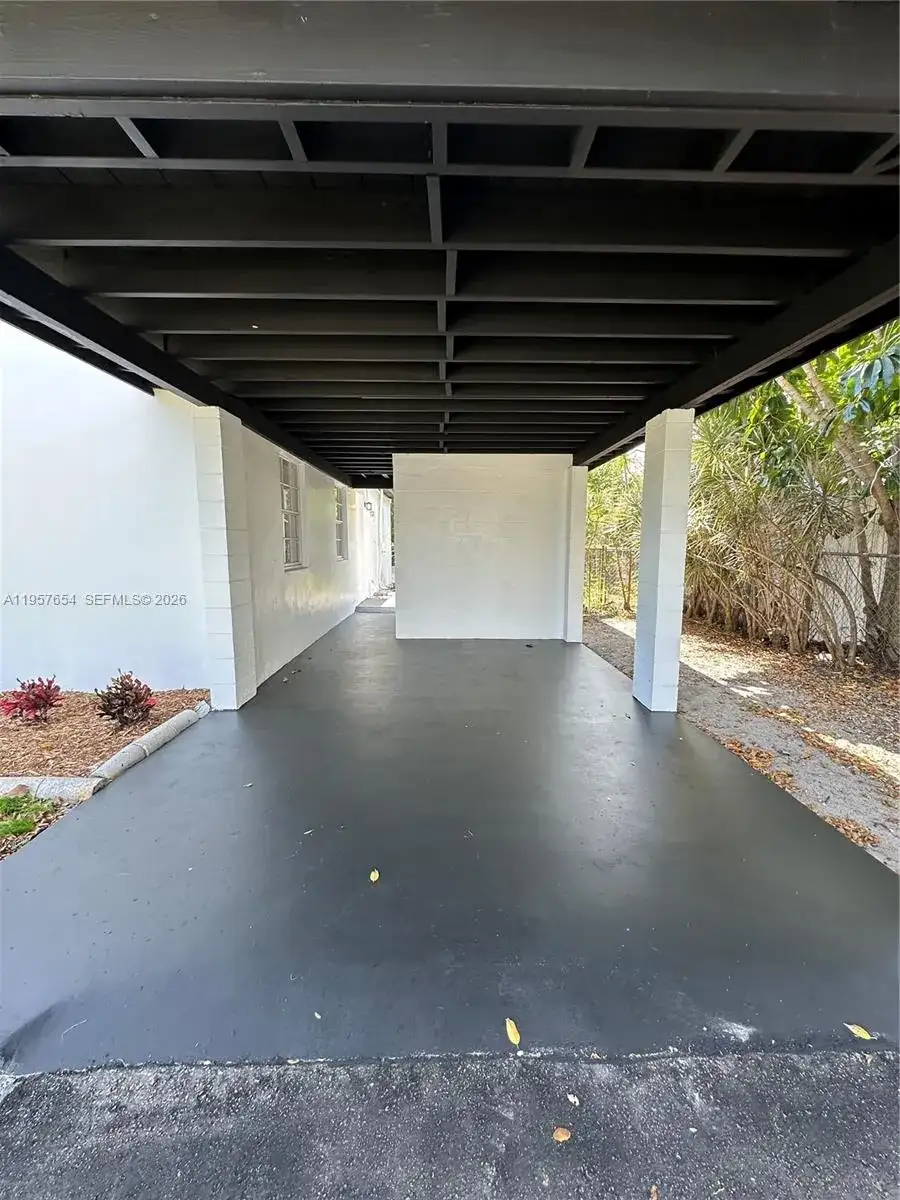 580 NW 194th Ter, Miami Gardens FL 33169 photo 2