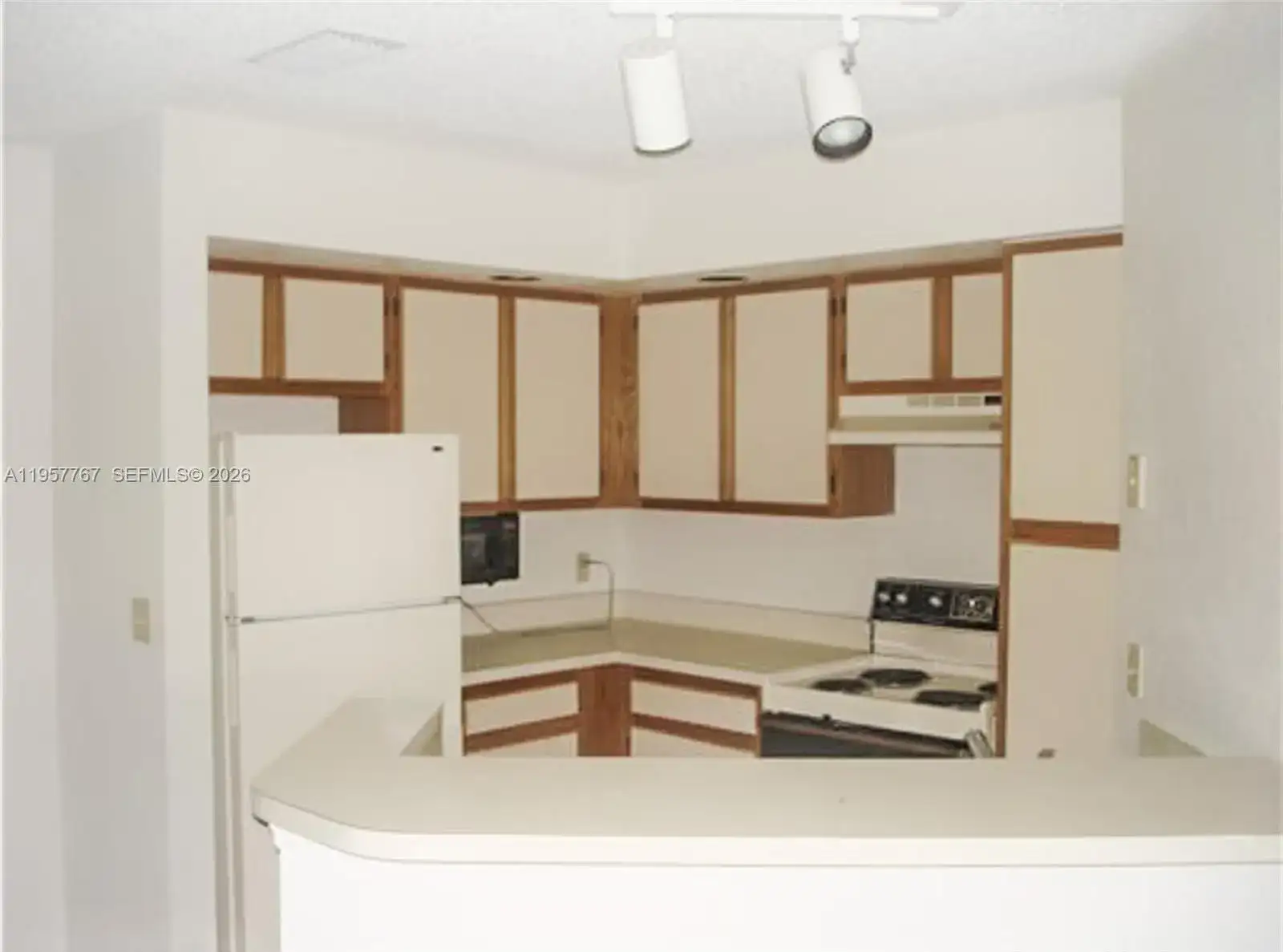 3300 N Pinewalk Dr N # 1915, Margate FL 33063 photo 2