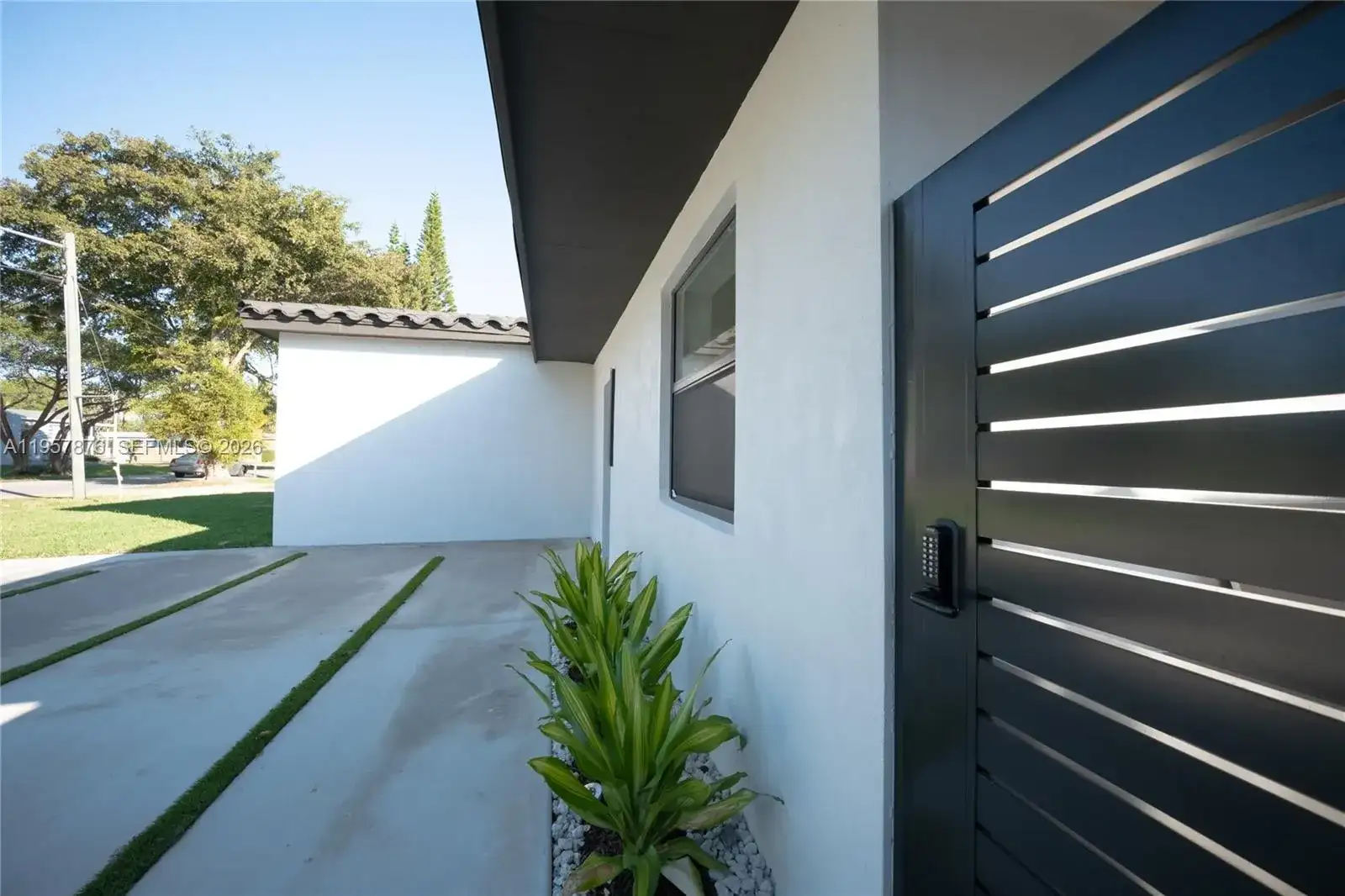 15411 NE 10th Ave, North Miami Beach FL 33162 photo 5