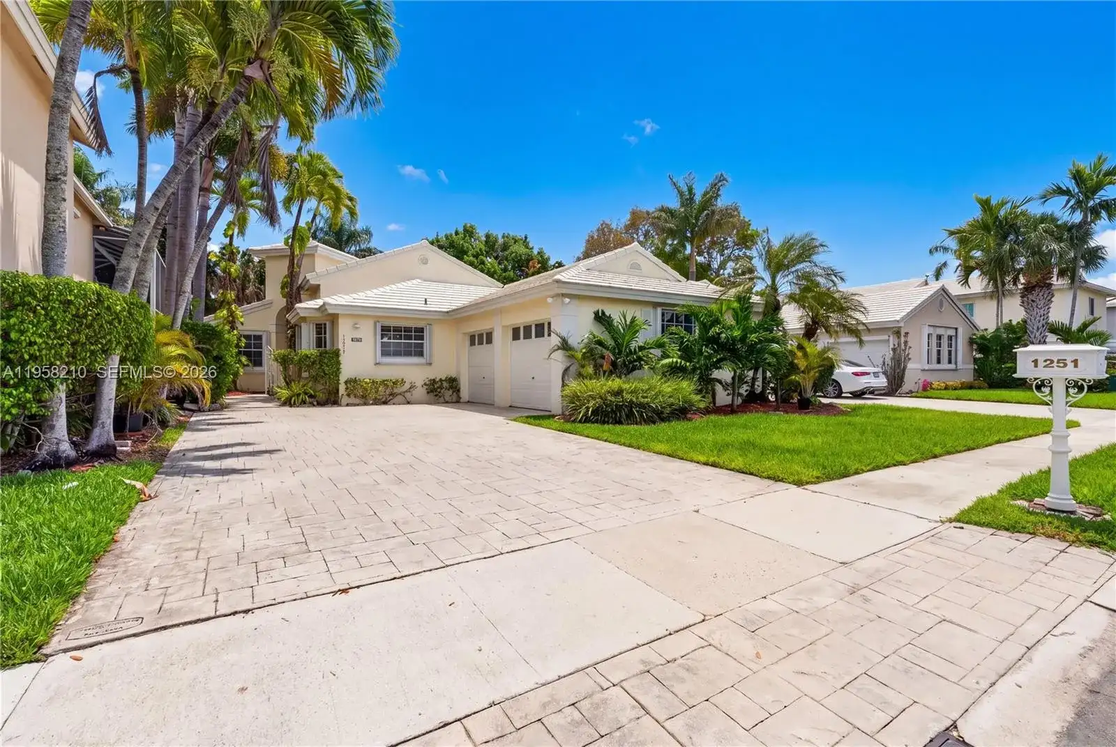 1251 E Wilshire Cir E, Pembroke Pines FL 33027 photo 2