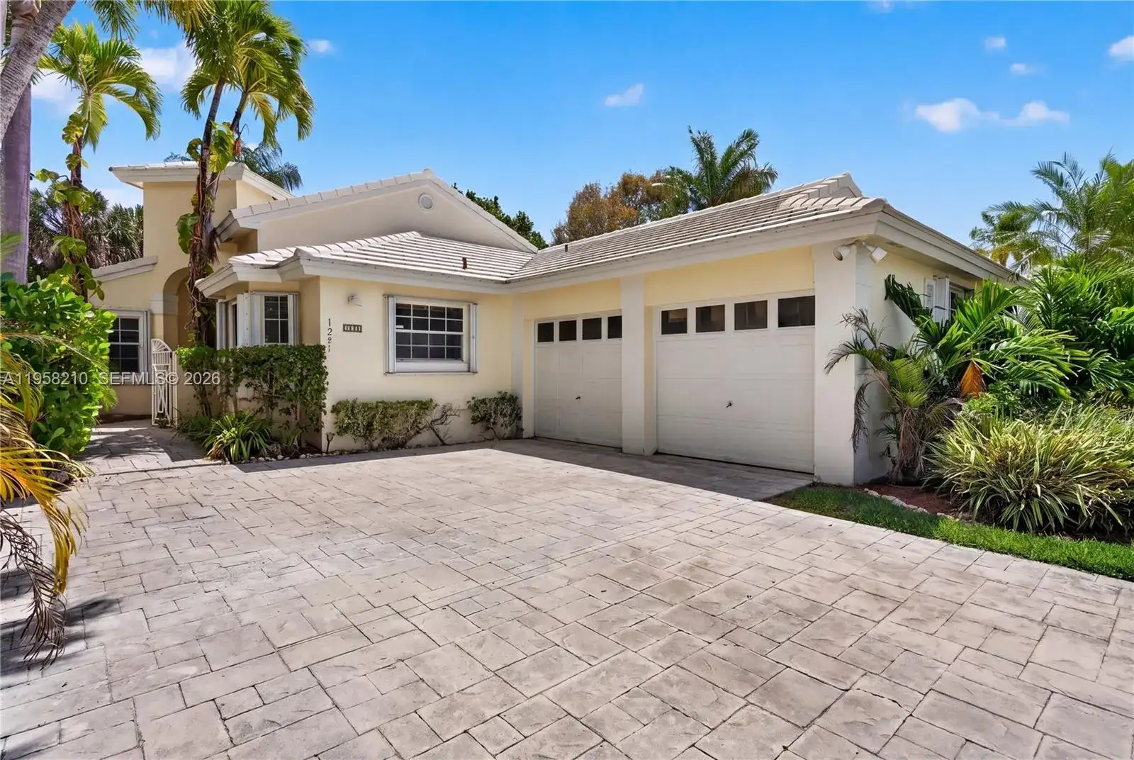 1251 E Wilshire Cir E, Pembroke Pines FL 33027 photo 3
