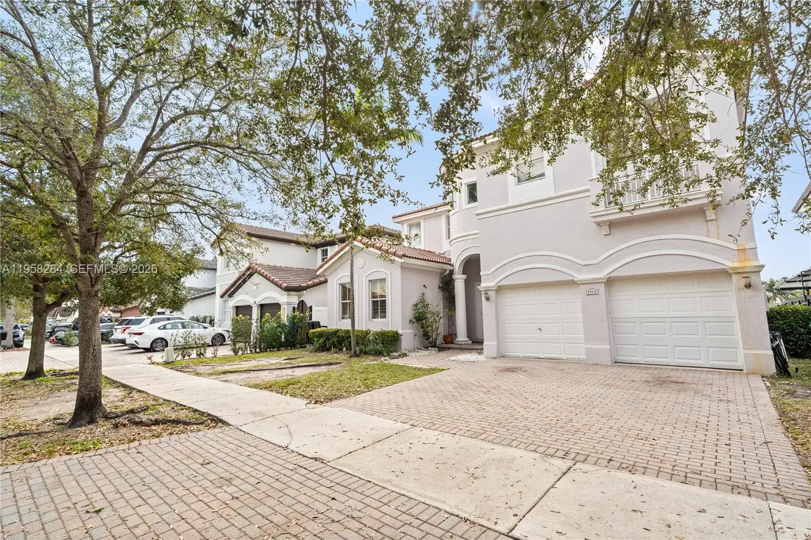 8968 NW 180th Ter, Hialeah FL 33018 photo 4