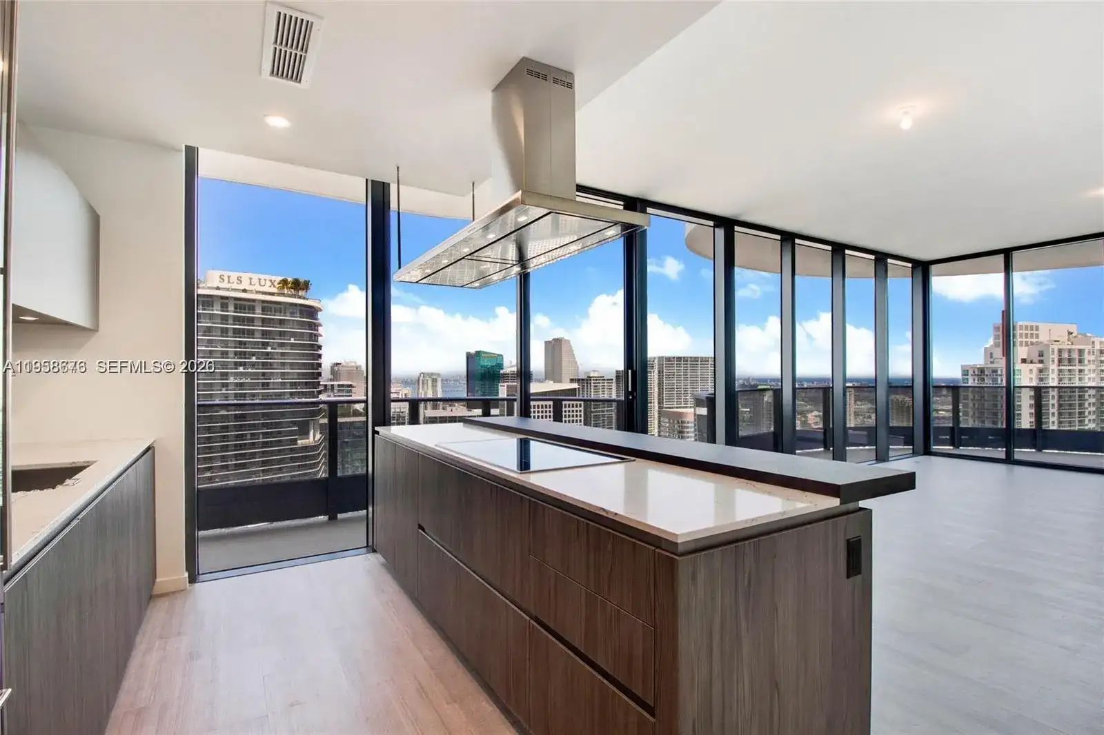 1000 Brickell Plz, Miami FL 33131 photo 3