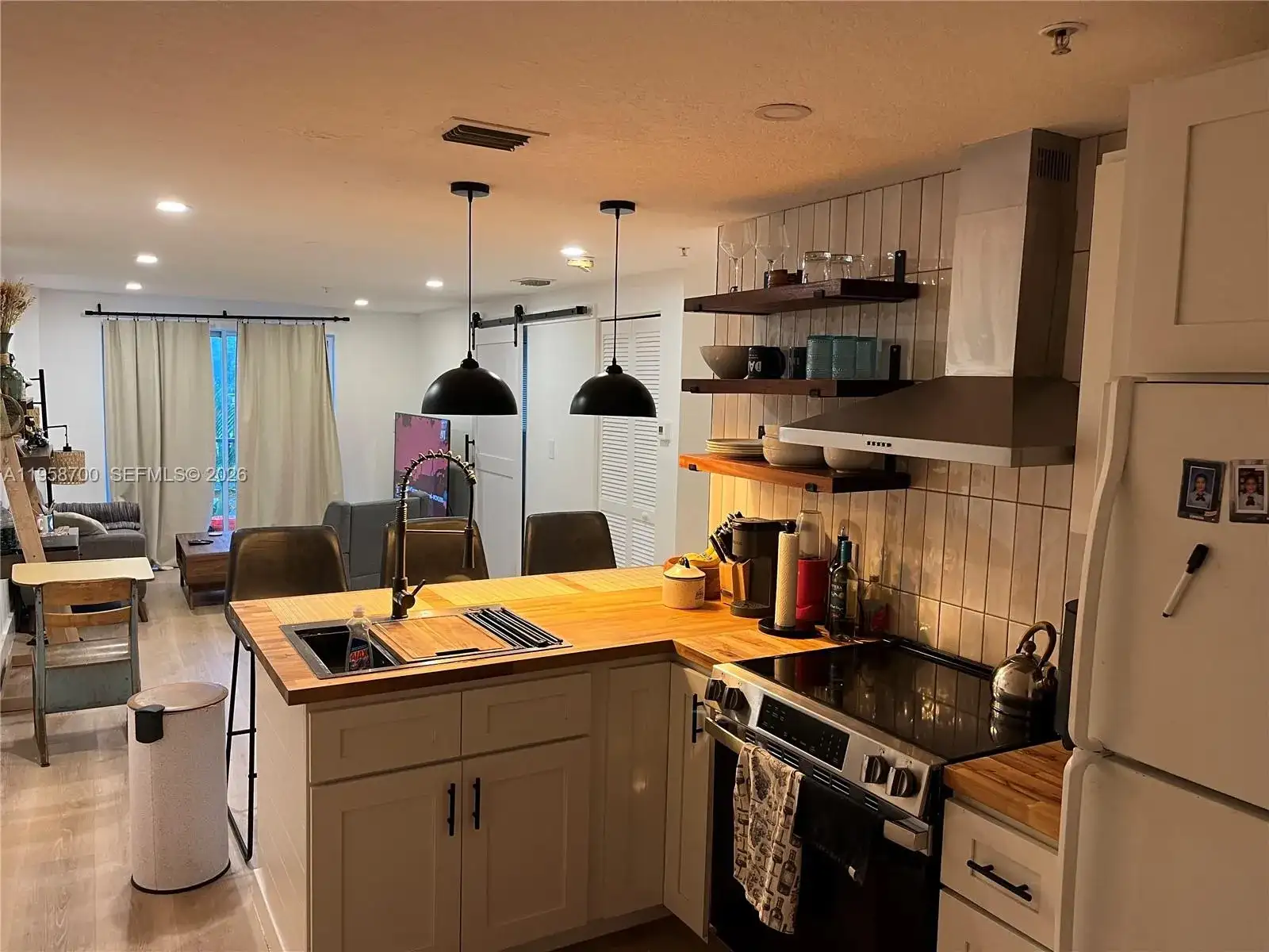 218 SW 8th Ave # 205, Miami FL 33130 photo 2