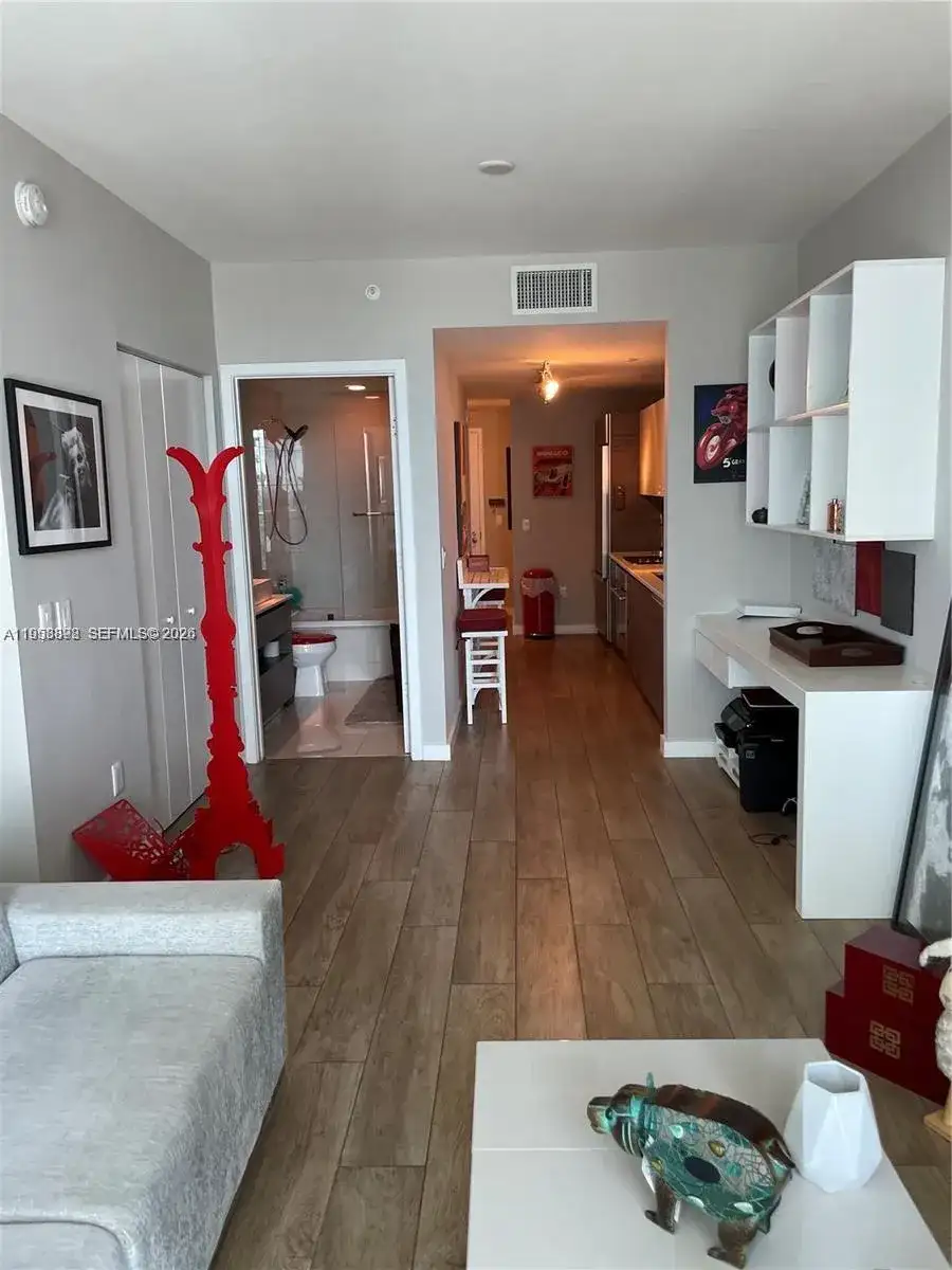 1100 S Miami Ave # 2105, Miami FL 33130 photo 4