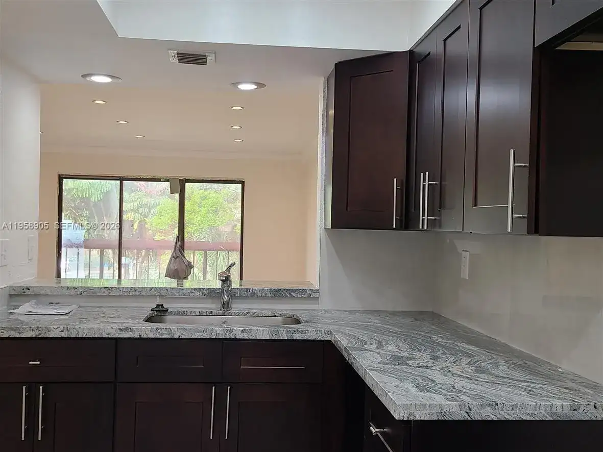 4020 Del Rio Way, Sunrise FL 33351 photo 4