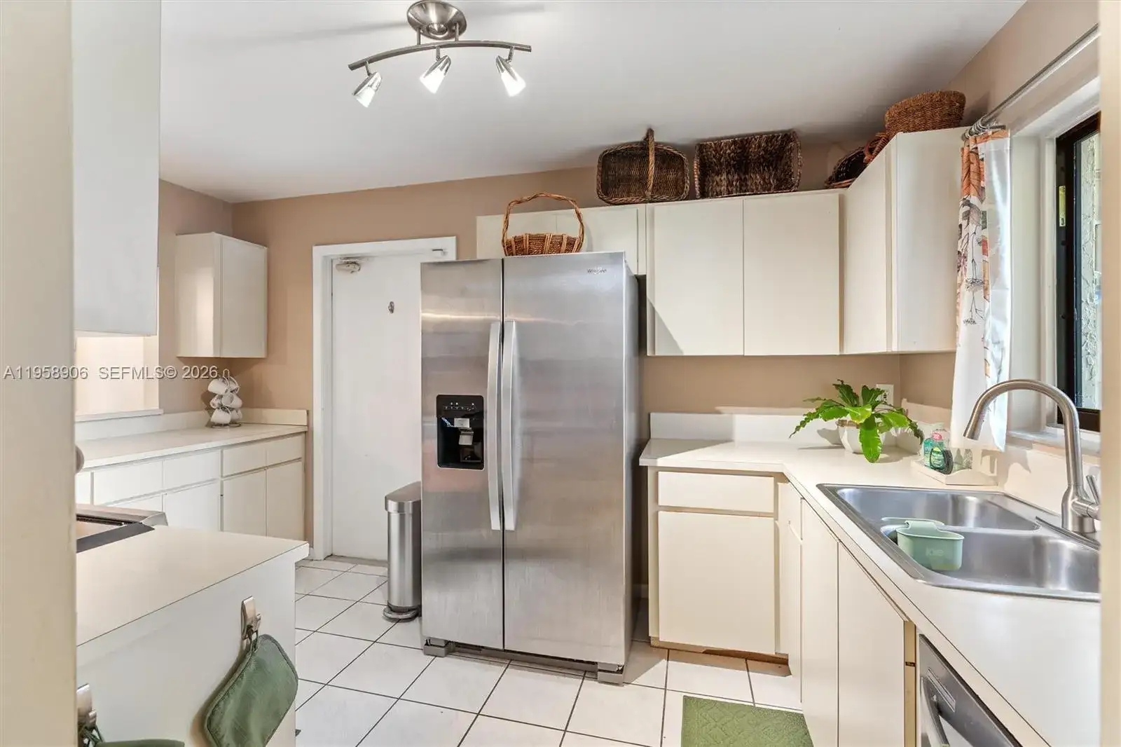 6710 S Parkway Dr # 11, Margate FL 33068 photo 5