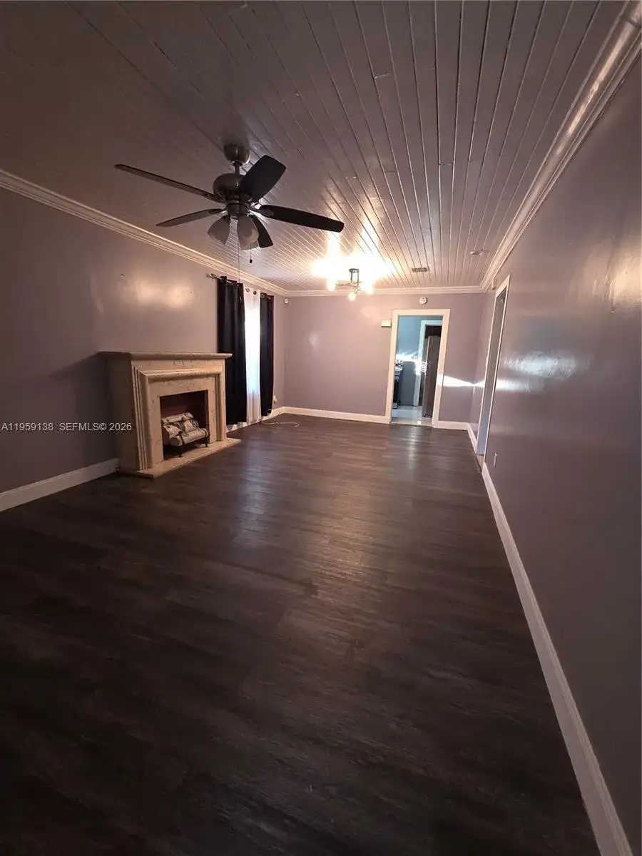2401 NW 56th St, Miami FL 33142 photo 4