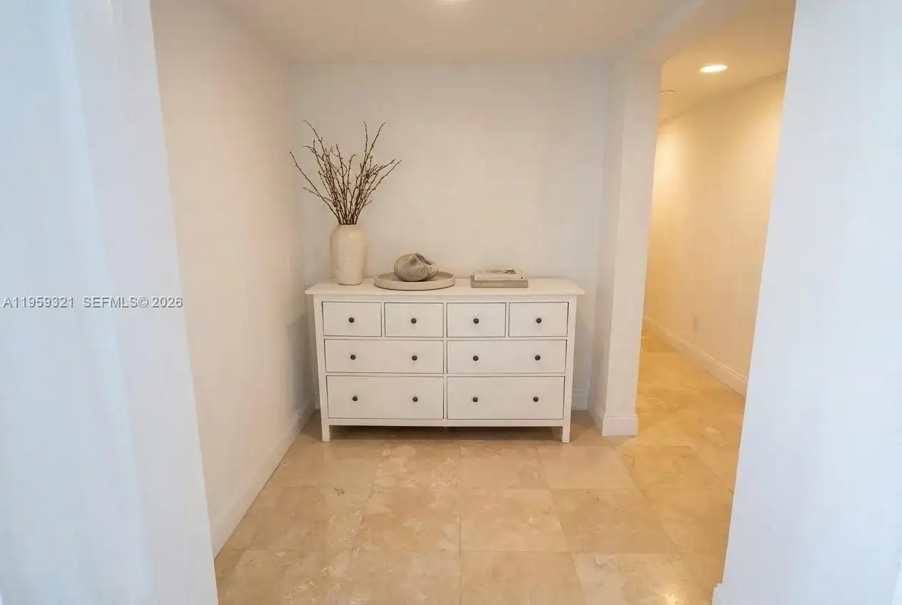 14951 Royal Oaks Ln # 907, North Miami FL 33181 photo 4