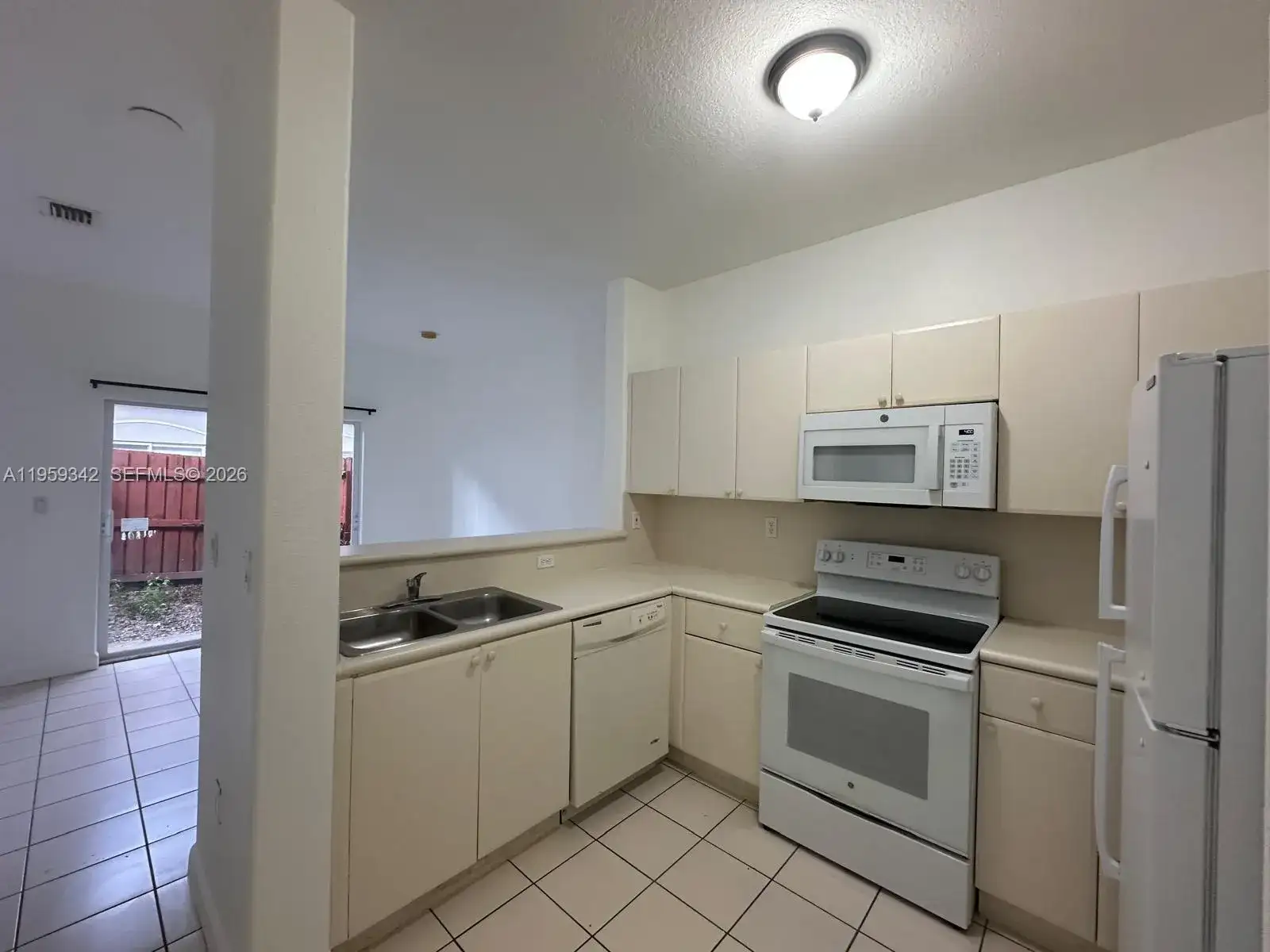 1661 SE 29th Ct # 104, Homestead FL 33035 photo 4
