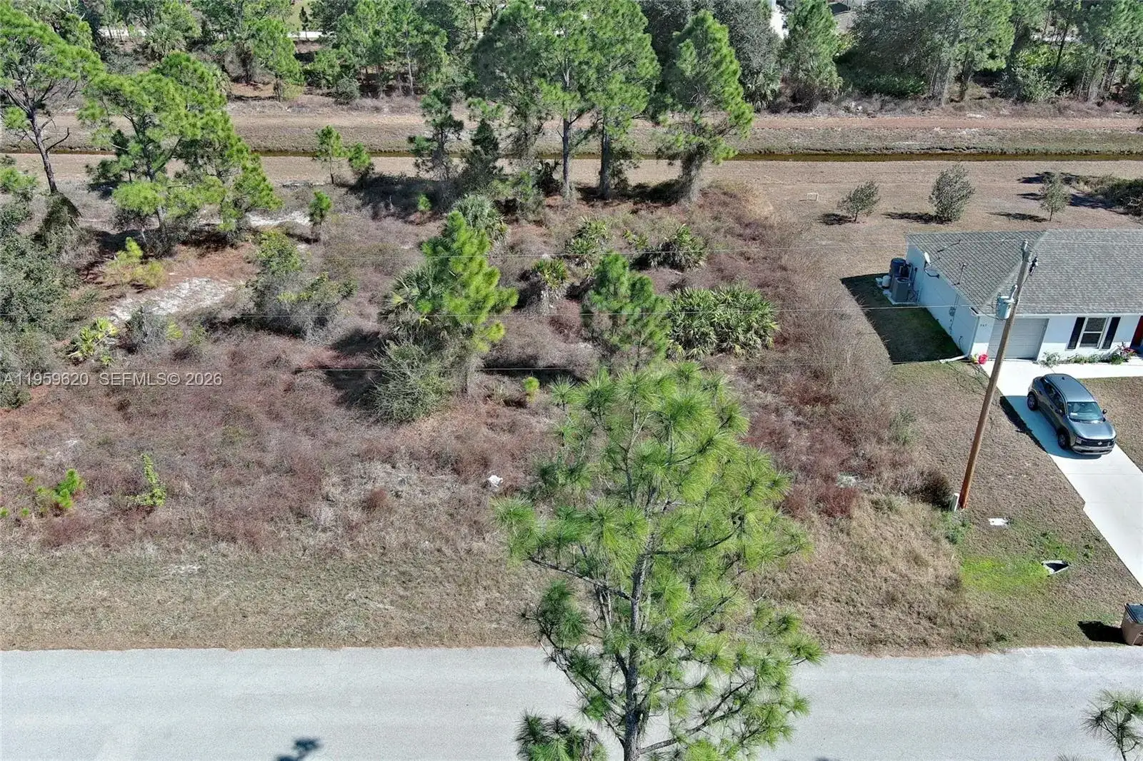 943 FOXDALE AVE, Lehigh Acres FL 33974 photo 3
