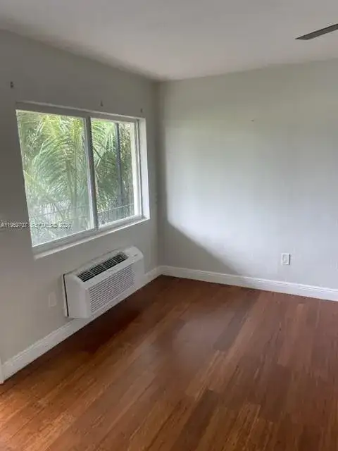 2121 Biarritz Dr # 5, Miami Beach FL 33141 photo 4