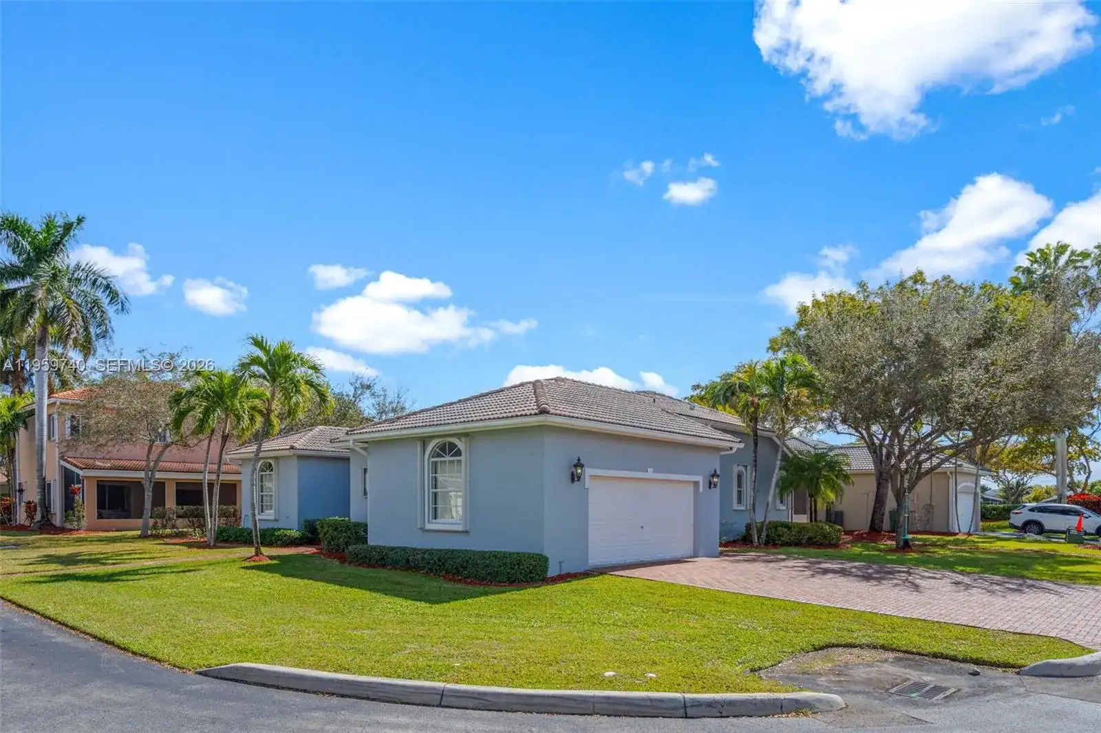 2570 SE 4th Pl, Homestead FL 33033 photo 2