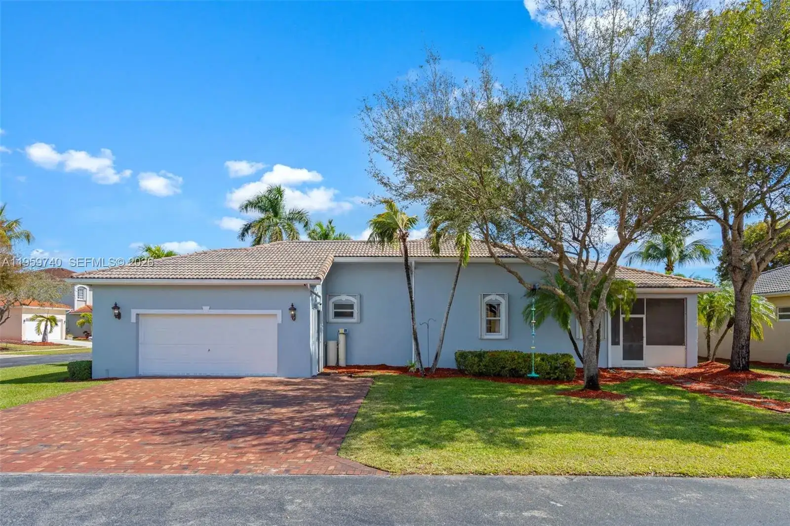 2570 SE 4th Pl, Homestead FL 33033 photo 3