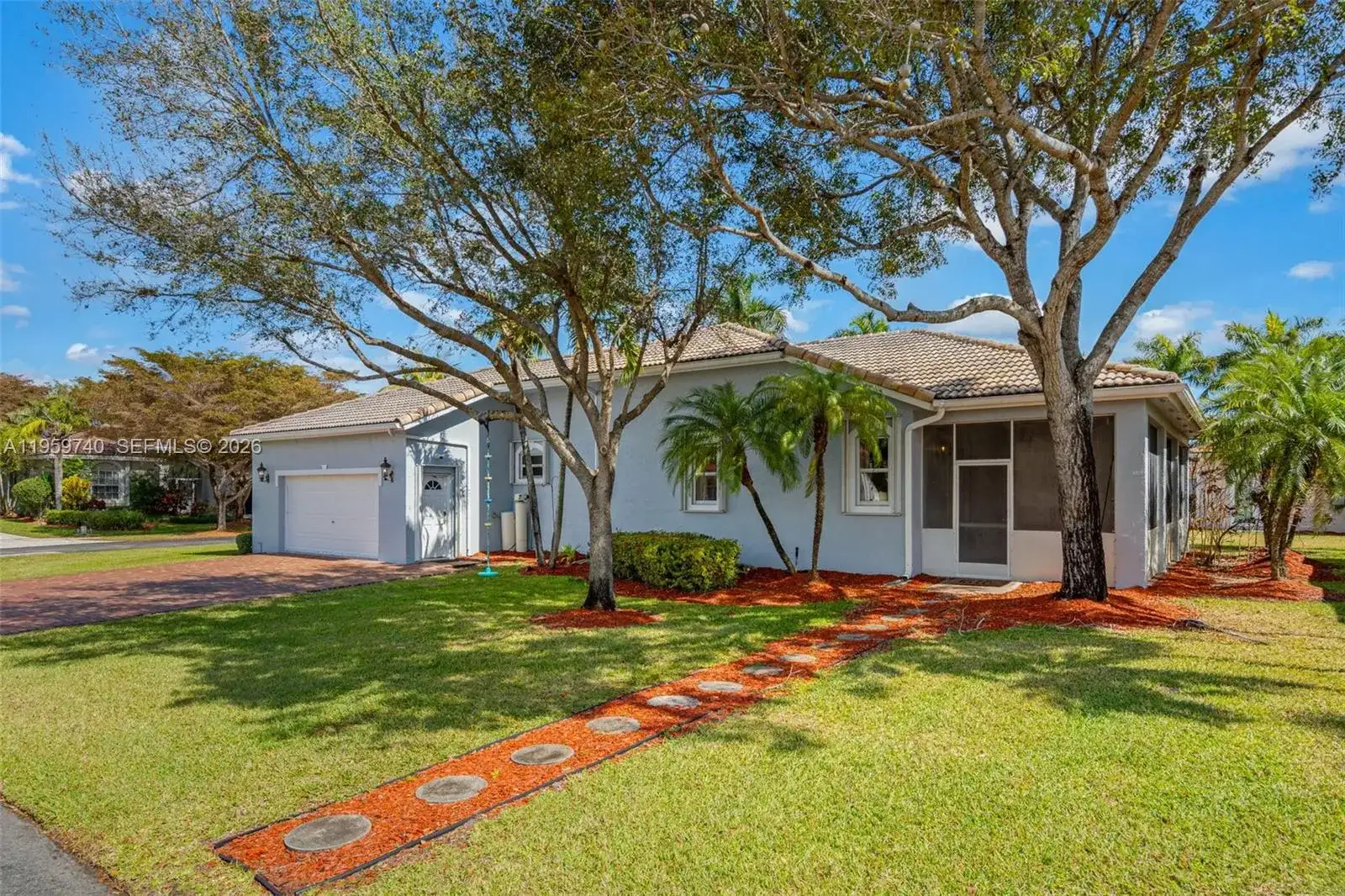 2570 SE 4th Pl, Homestead FL 33033 photo 4