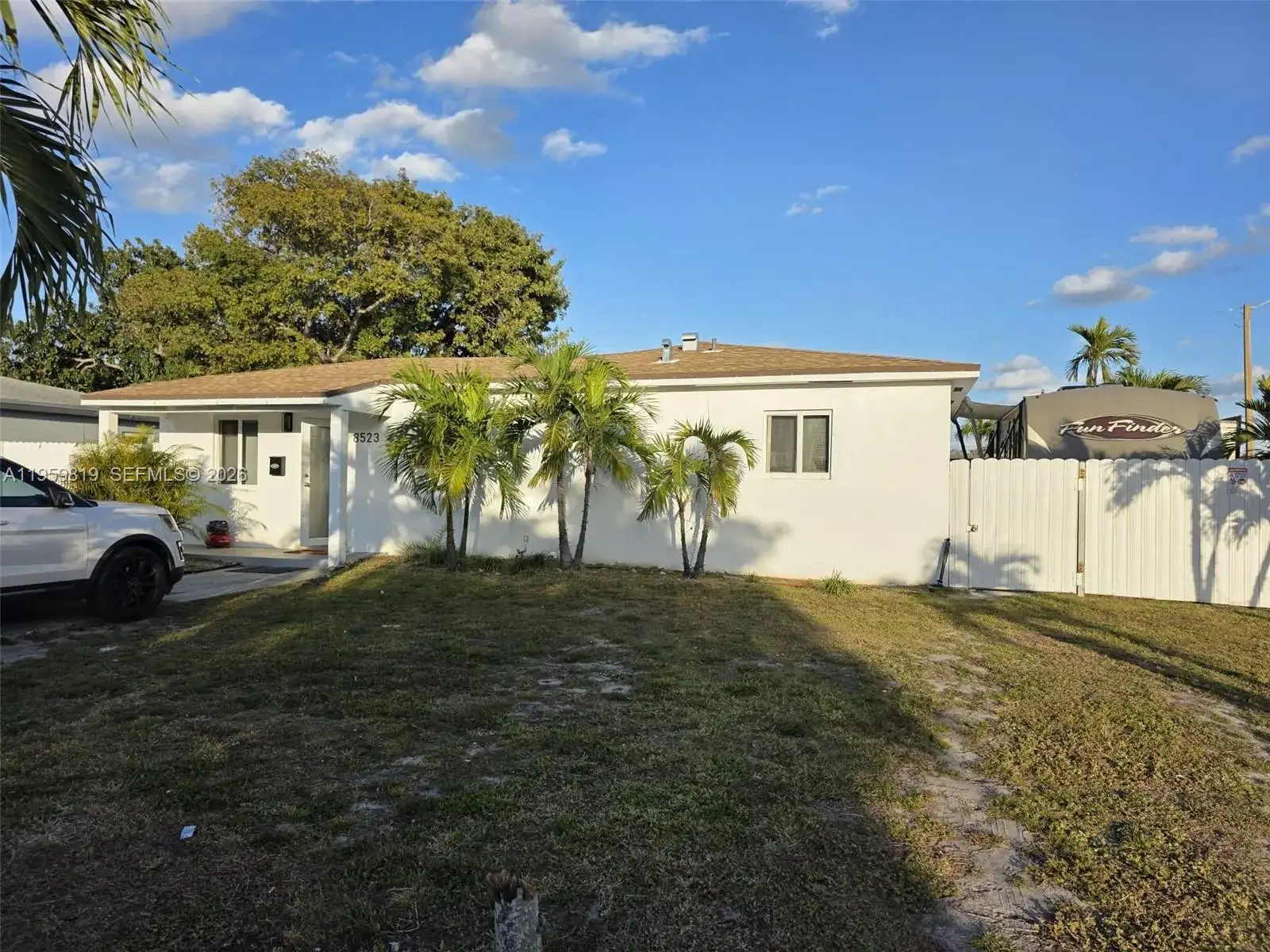8523 NW 35th Pl, Miami FL 33147 photo 2