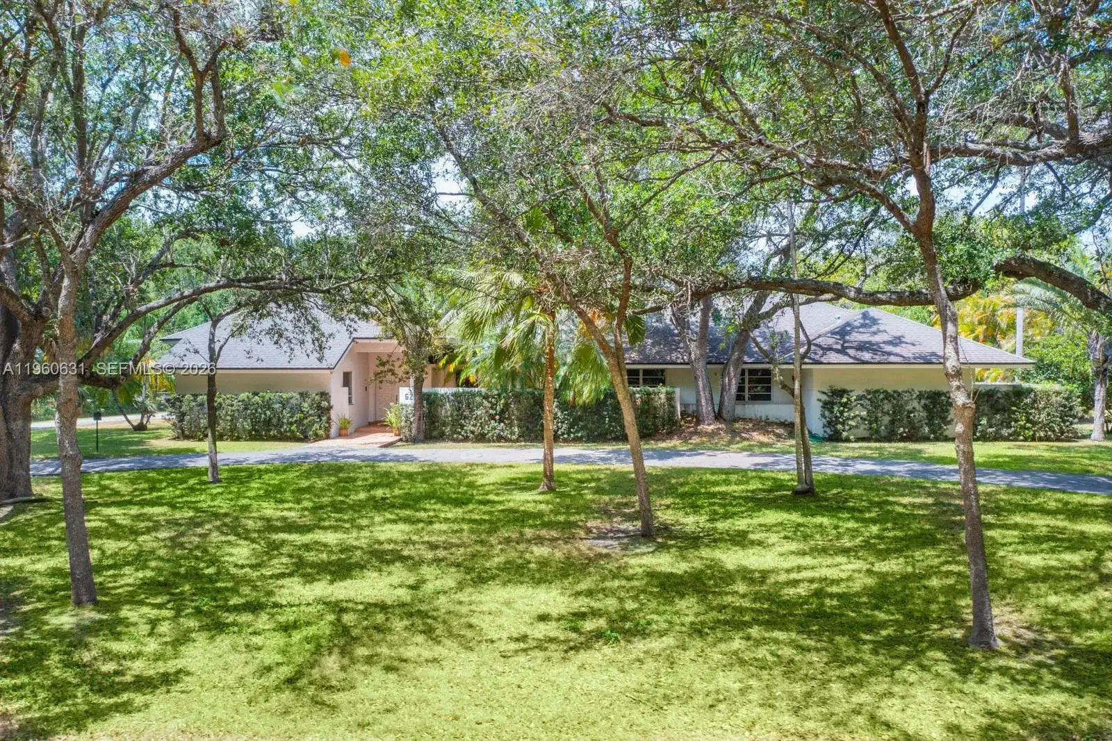 6255 SW 99th Ter, Pinecrest FL 33156 photo 2