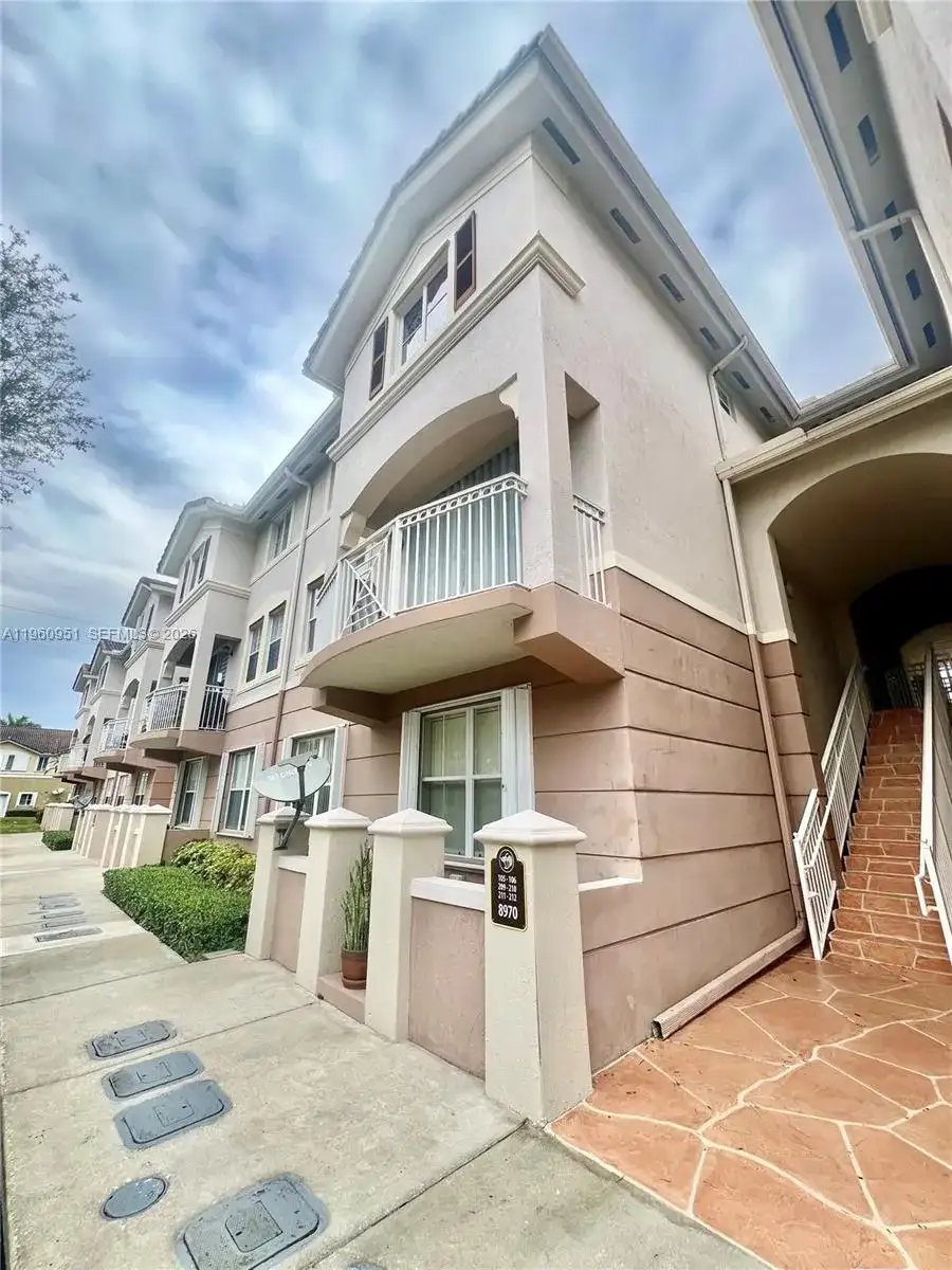 8970 W Flagler St # 212, Miami FL 33174 photo 2
