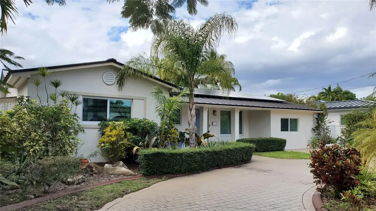 13000 Coronado Ln, North Miami FL 33181 photo 2