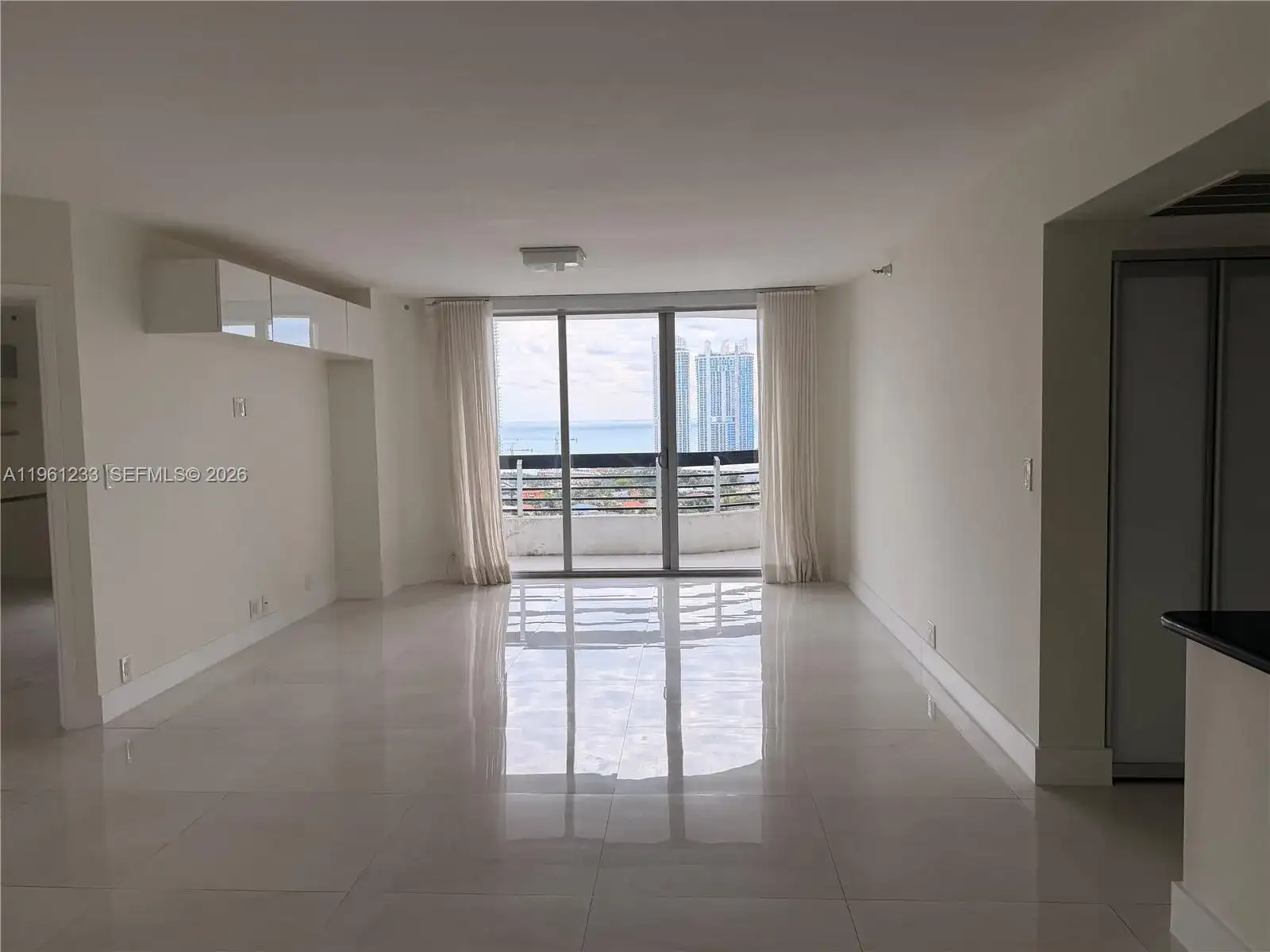 19101 Mystic Pointe Dr, Aventura FL 33180 photo 5