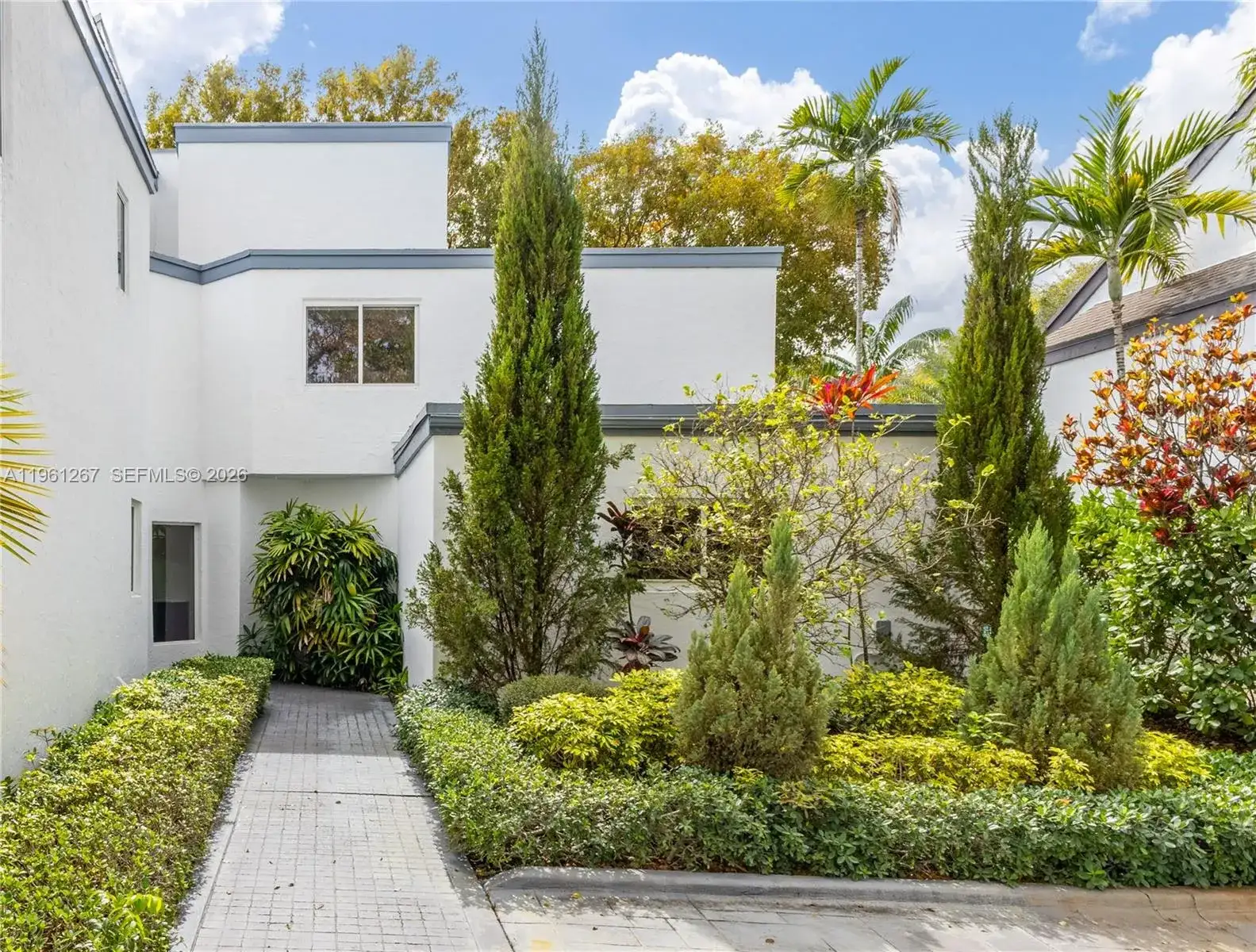 20205 W Oak Haven Cir, Miami FL 33179 photo 5
