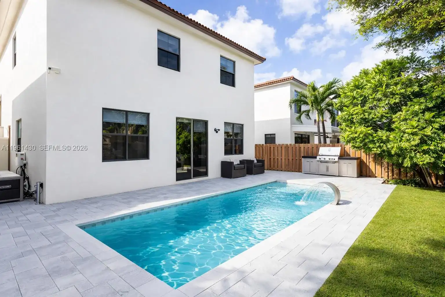 10013 NW 89th Ter, Doral FL 33178 photo 2