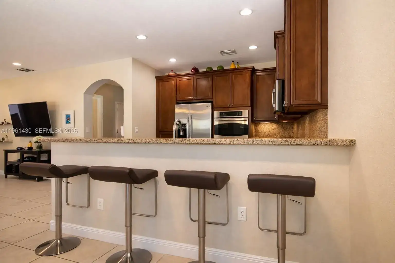 10013 NW 89th Ter, Doral FL 33178 photo 4