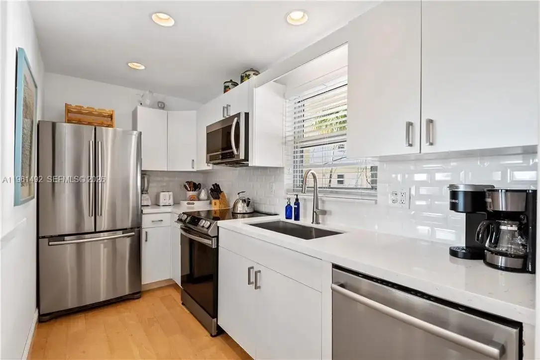 341 N Birch Rd # 209, Fort Lauderdale FL 33304 photo 5