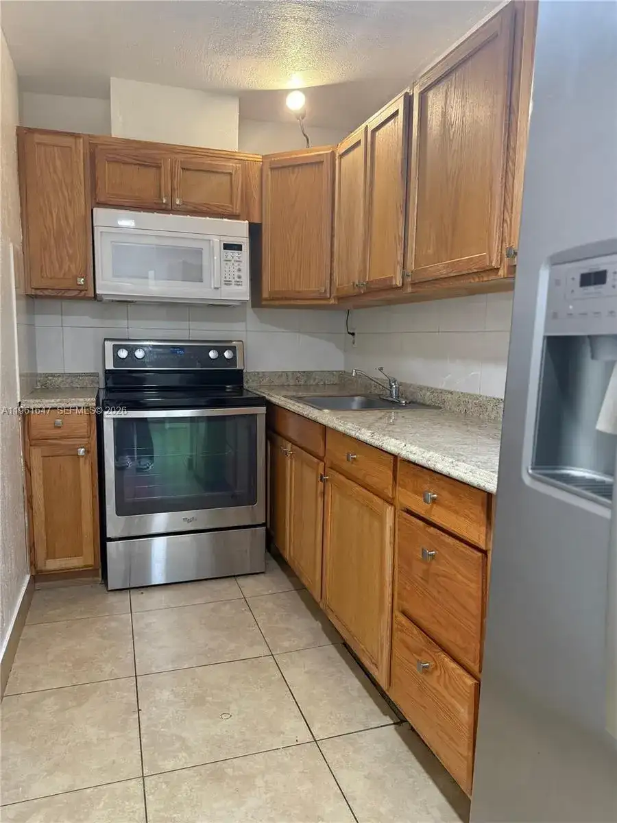 4805 NW 7th St # 15, Miami FL 33126 photo 4