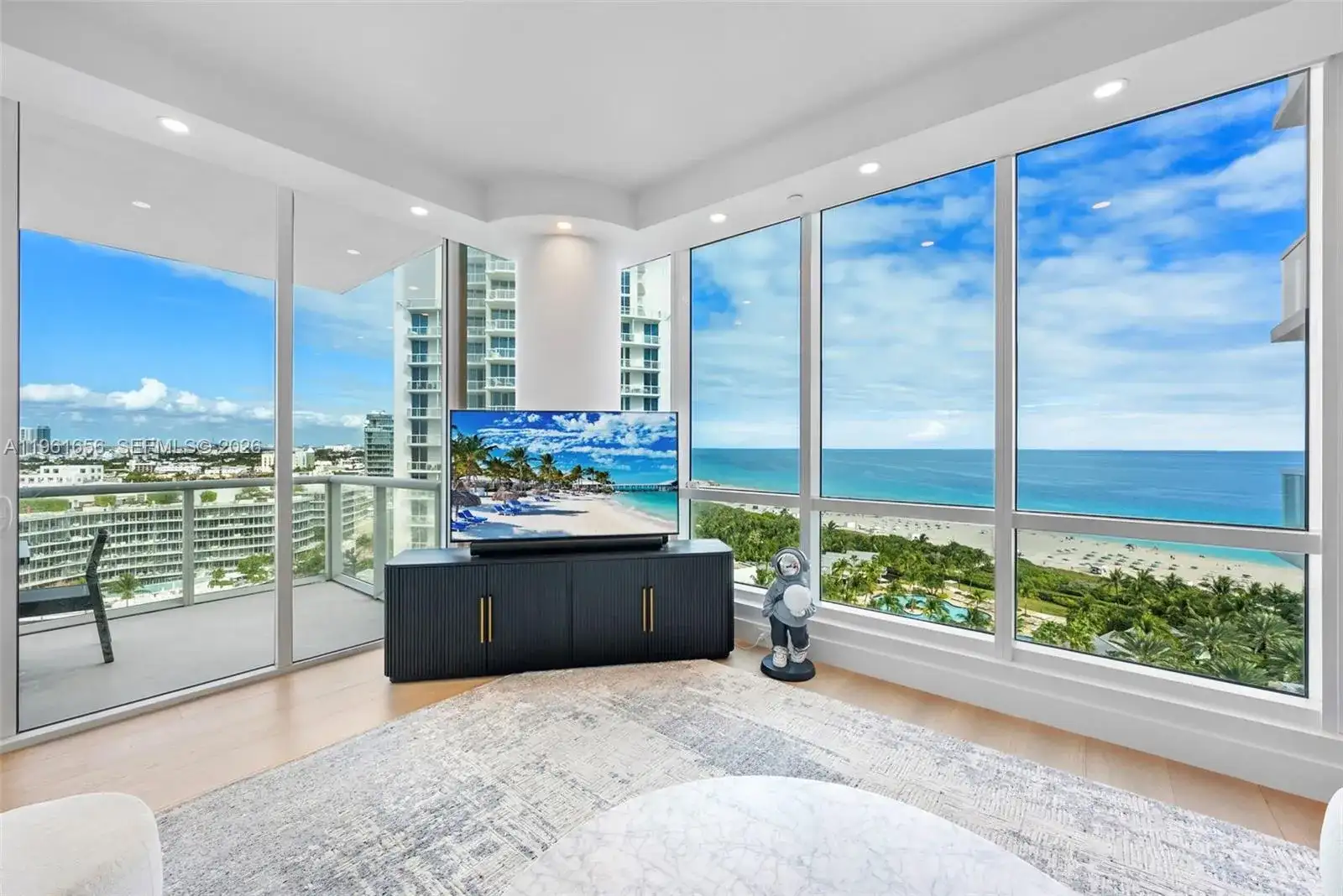 100 S Pointe Dr, Miami Beach FL 33139 photo 2