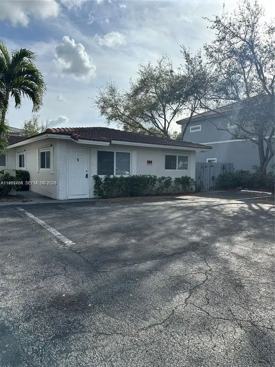 8704 NW 38th Dr, Coral Springs FL 33065 photo 2