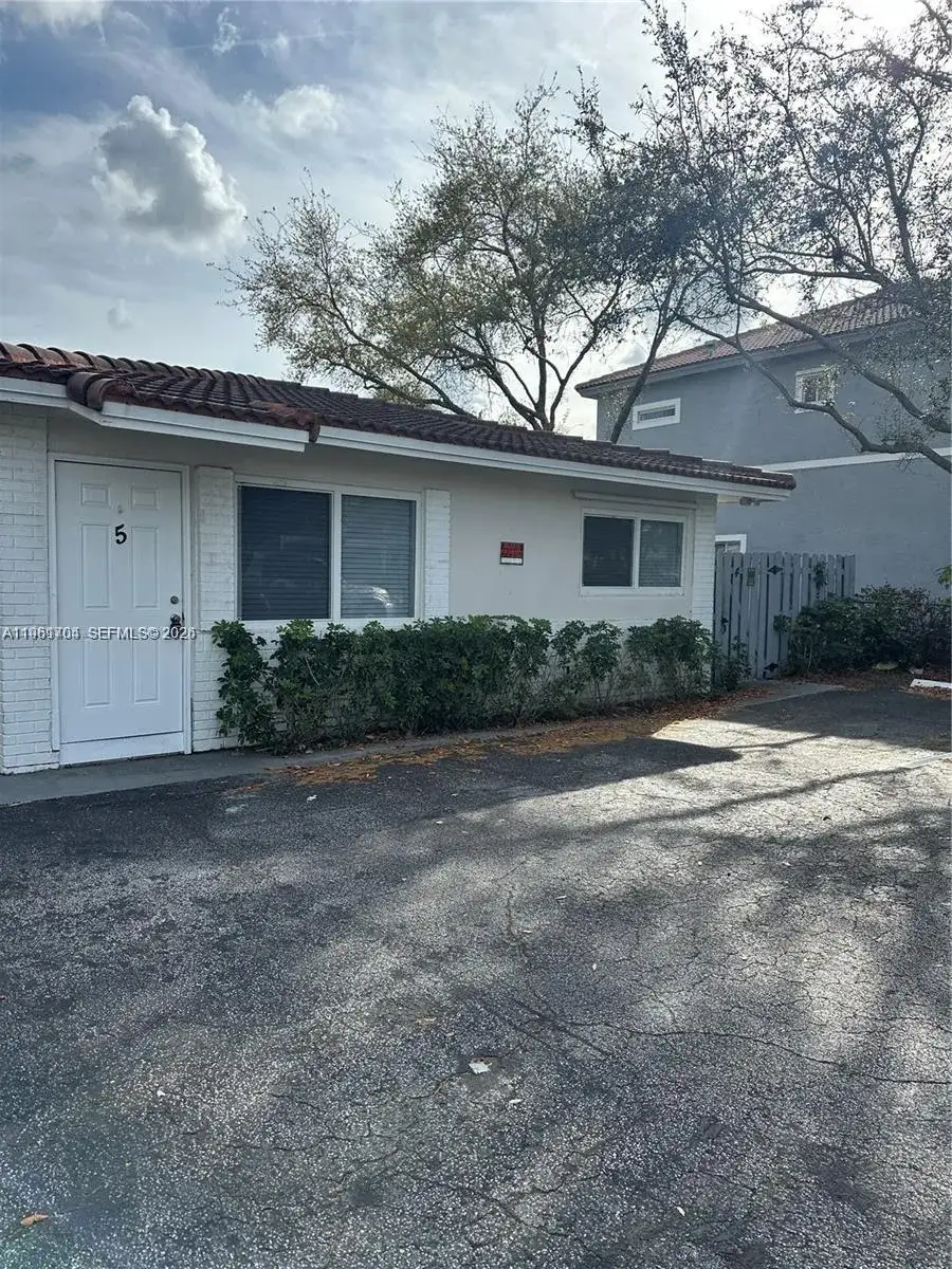 8704 NW 38th Dr, Coral Springs FL 33065 photo 4