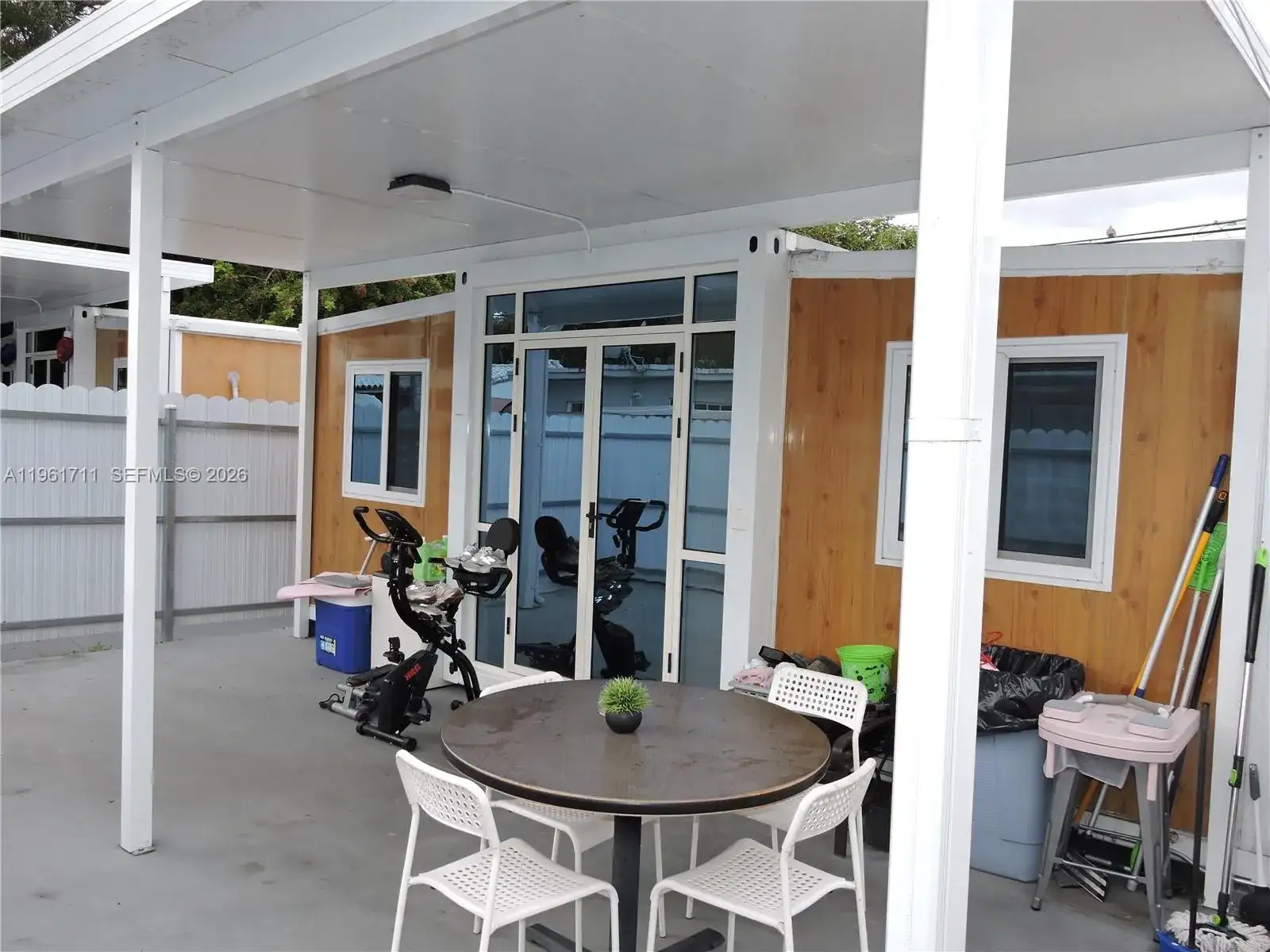 551 E 39th St, Hialeah FL 33013 photo 2